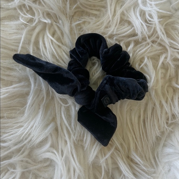 lululemon athletica Swiftly Tech Top + NWOTHair Scrunchie - Picture 7 of 8